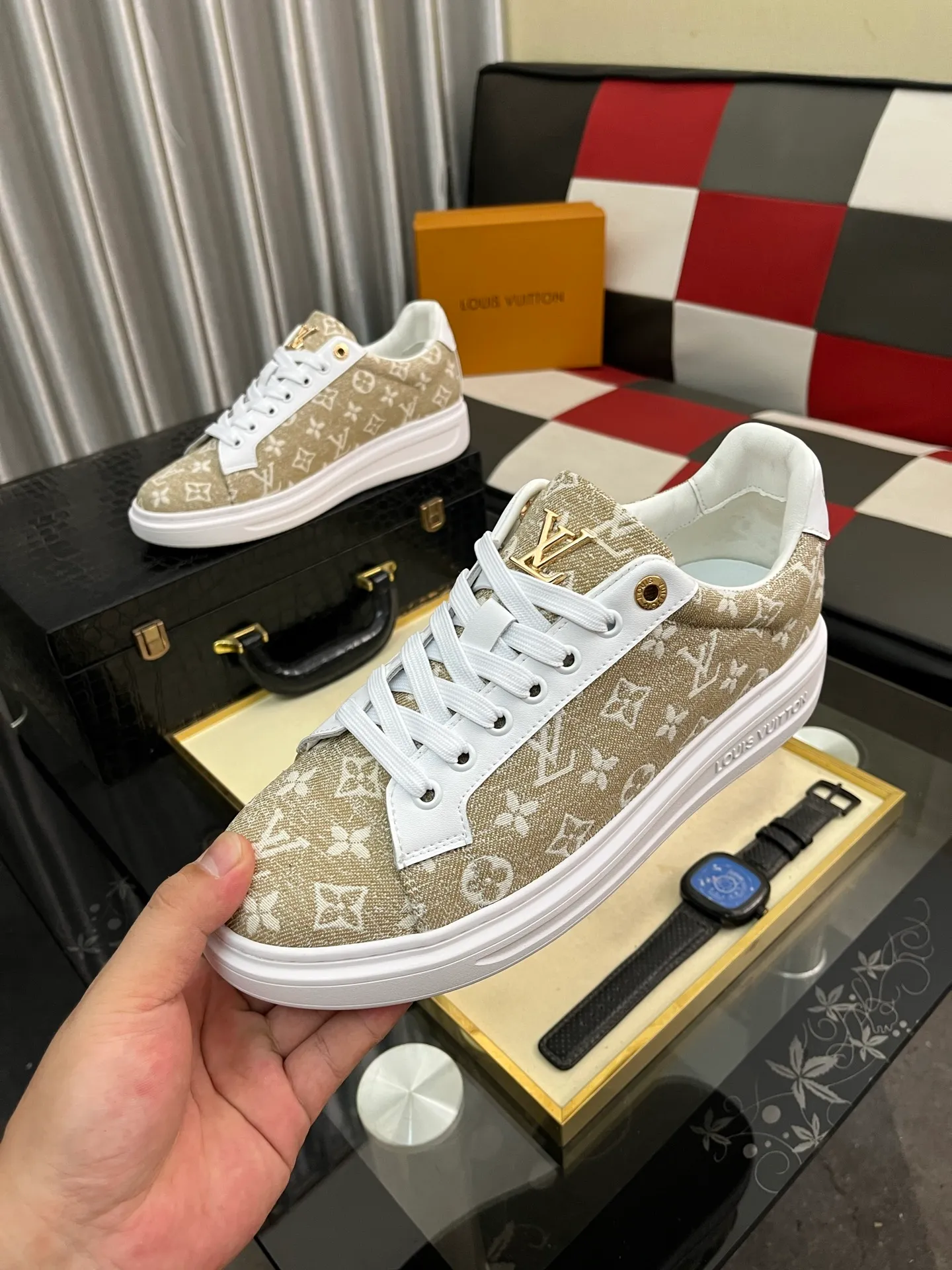 Men's shoes 💰400⌚️⌚️LV Louis Vuitton. The latest trendy casual shoes are popular in physical stores in sizes 38-44. New spring and summer comfortable imported custom original cowhide, unique jacquard fabric element design. Paired with sheepskin lining, Lv original bottom, [taiyang][taiyang] high-end packaging and high quality💪Details determine the quality, you can enter and leave the counter at will, welcome to compare🇮🇹